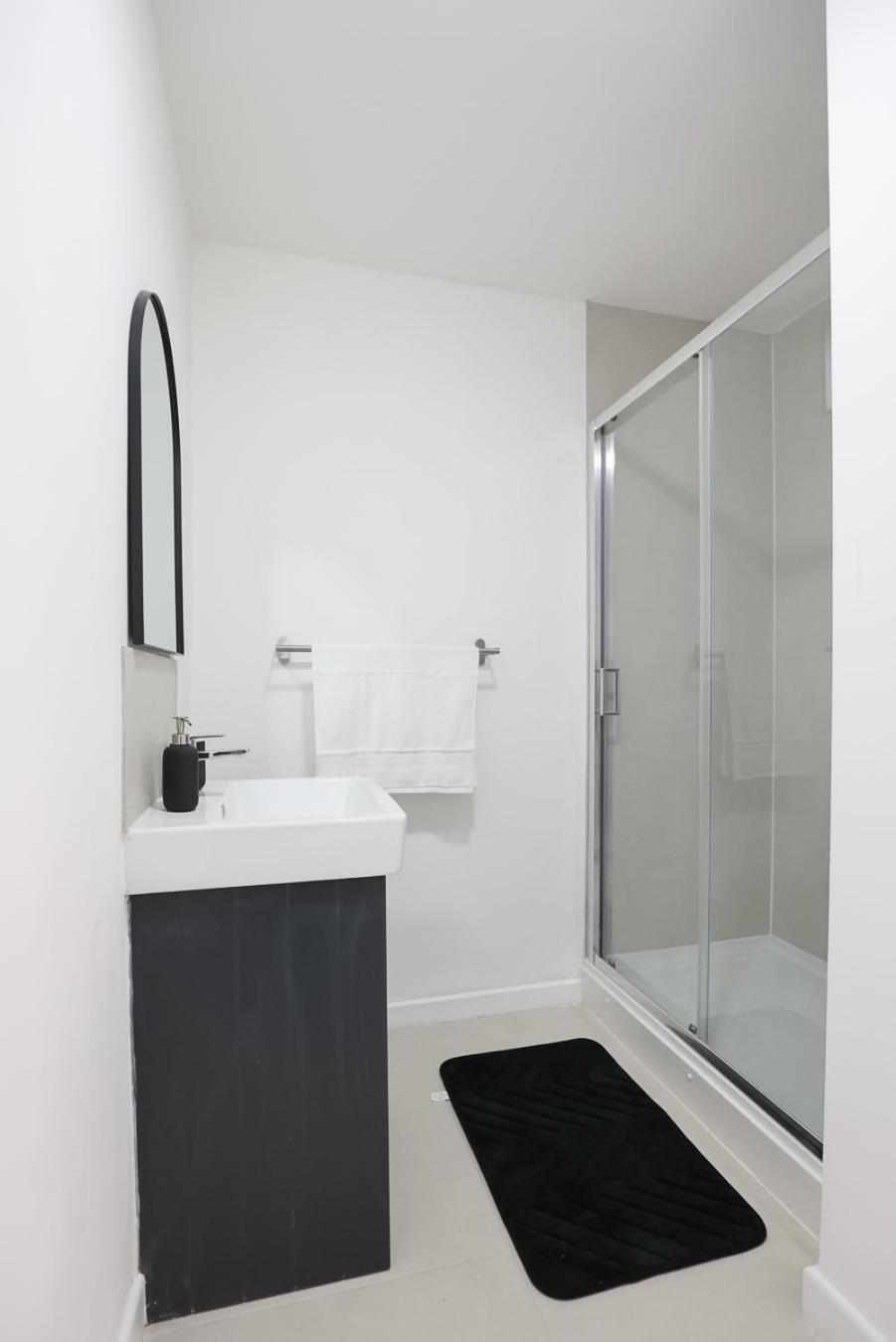 1-bed Apt, Sofa Bed & Kitchen Apartment *